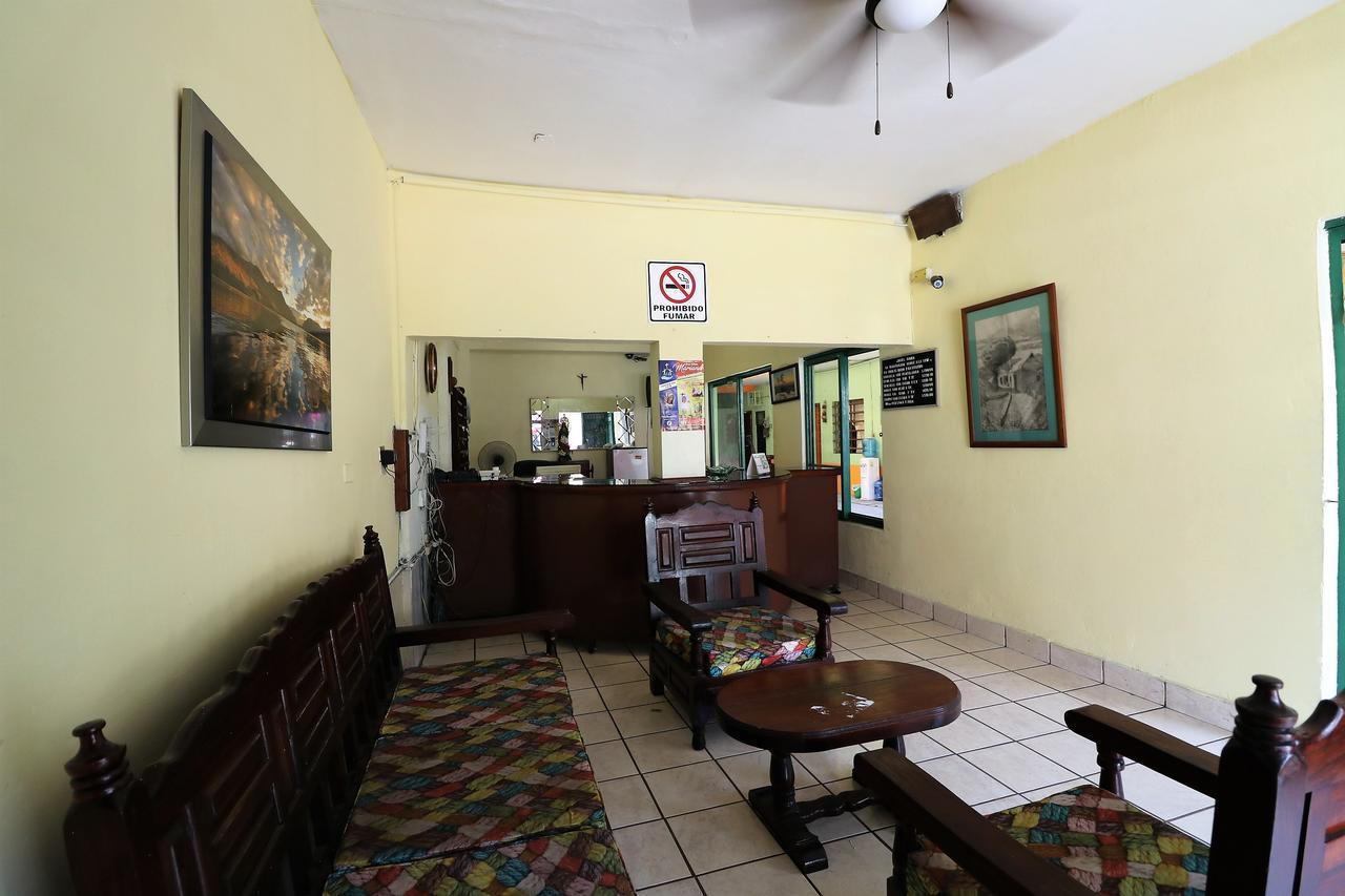 Balboa Hotel *